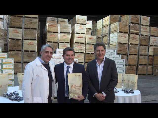 Orrego visitó Frutandina, una de las principales exportadoras de pasas de San Juan